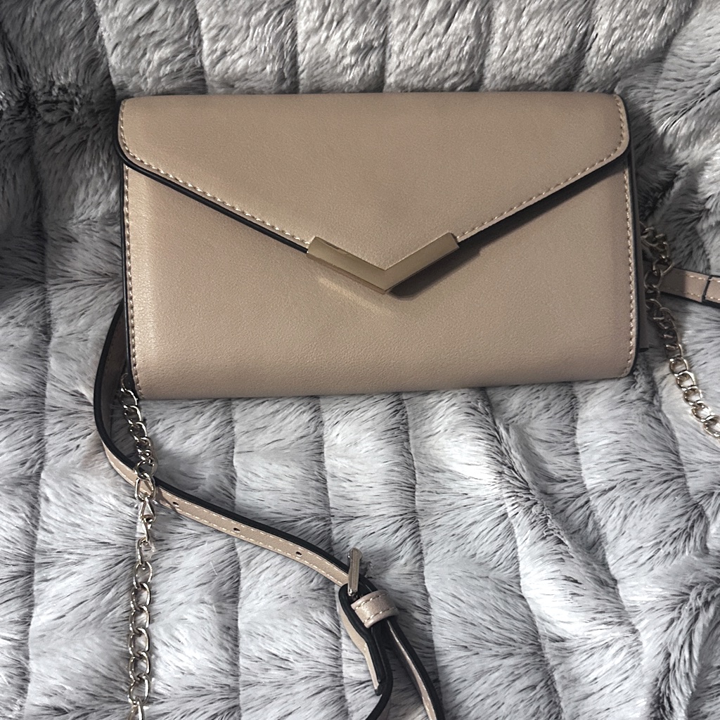 Urban Expressions Crossbody Or Can Be Used As A Clutch